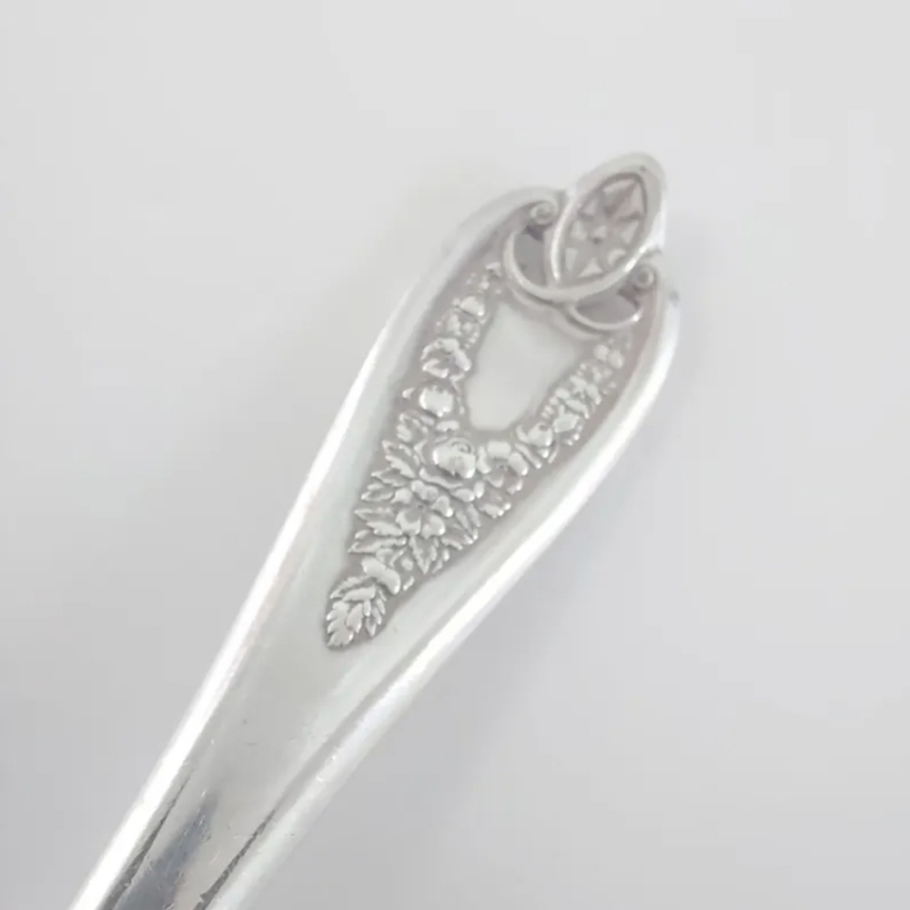 Rogers Bros XS Triple Silver Plate Cutlery Set: 12pc Antique Flatware